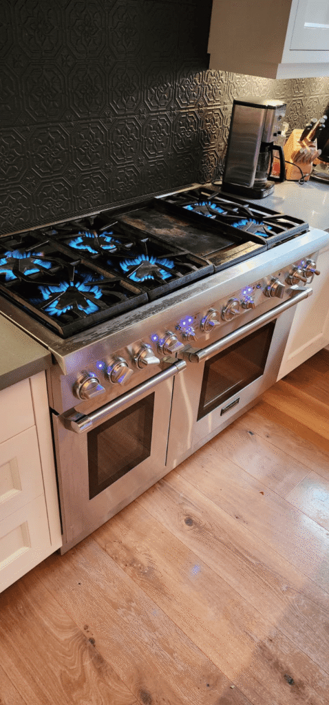 An oven with fully operational knobs, resolving an issue of stuck oven knobs.