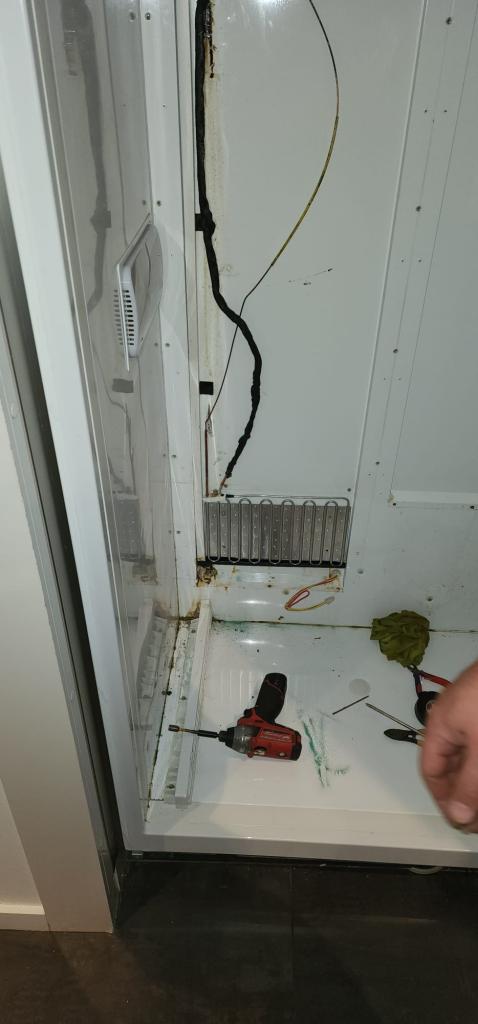 Viking refrigerator cooling-system repair - image 16